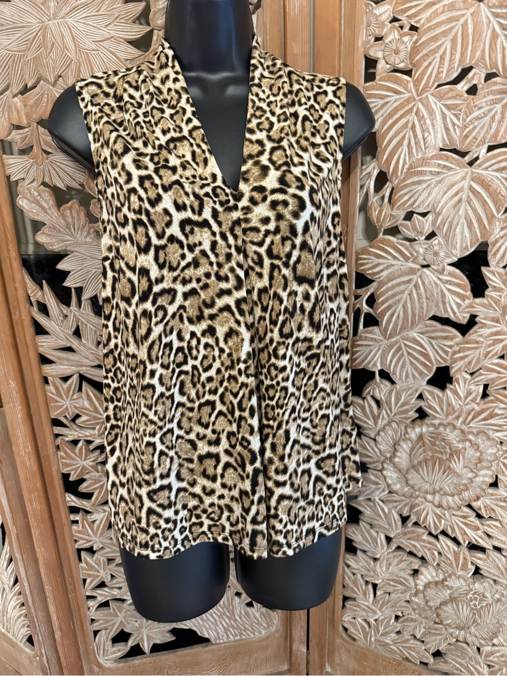 Sleeveless Leopard Print V-Neck Women's Top - size Small